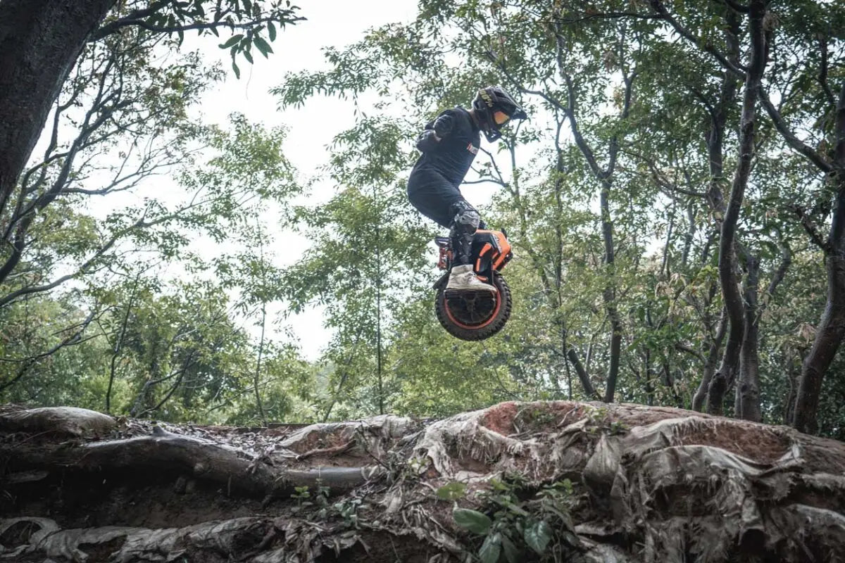 INMOTION Adventure V14 Electric Unicycle – 70km/h Speed, 2400Wh Battery, 9000W High Torque Motor