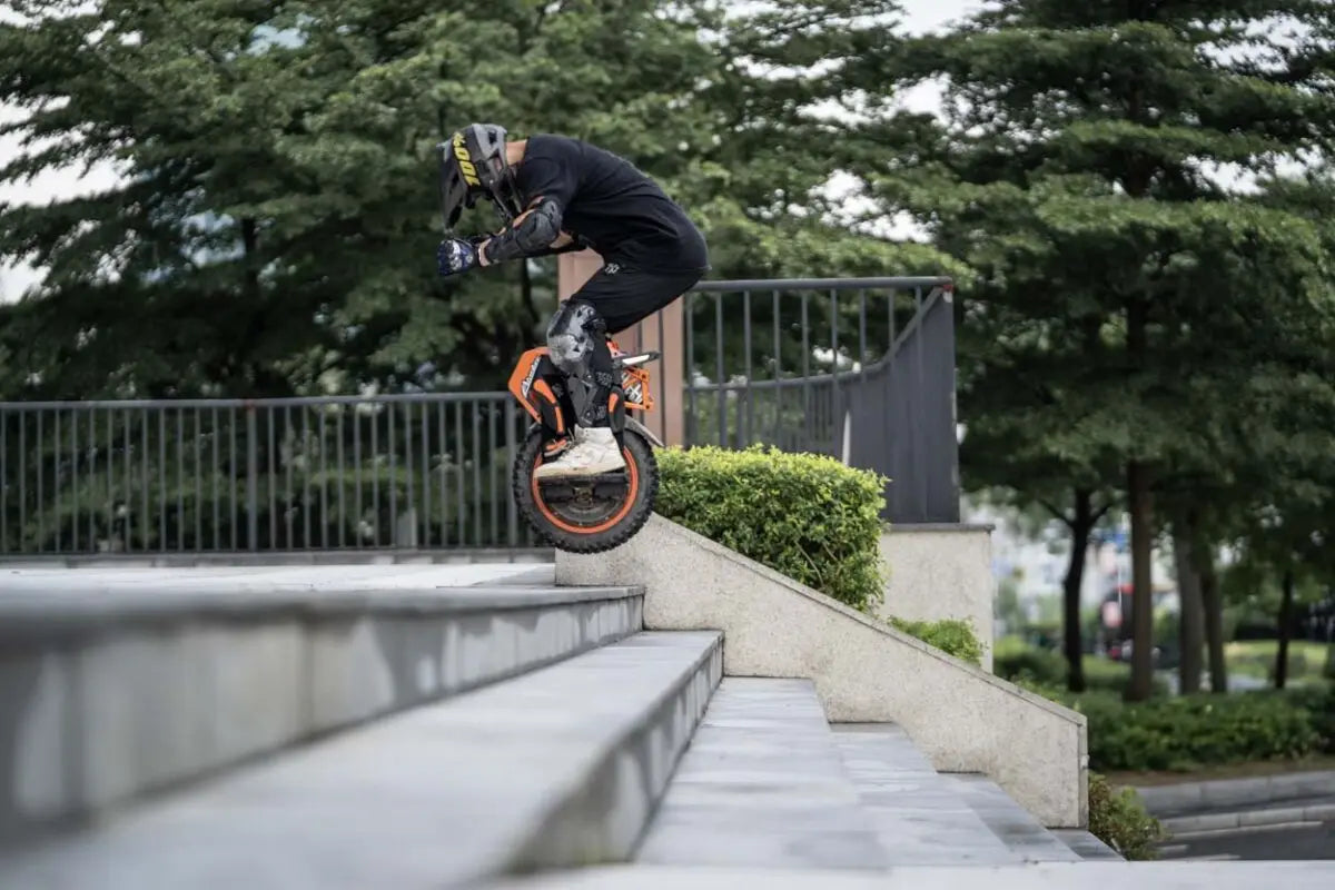 INMOTION Adventure V14 Electric Unicycle – 70km/h Speed, 2400Wh Battery, 9000W High Torque Motor